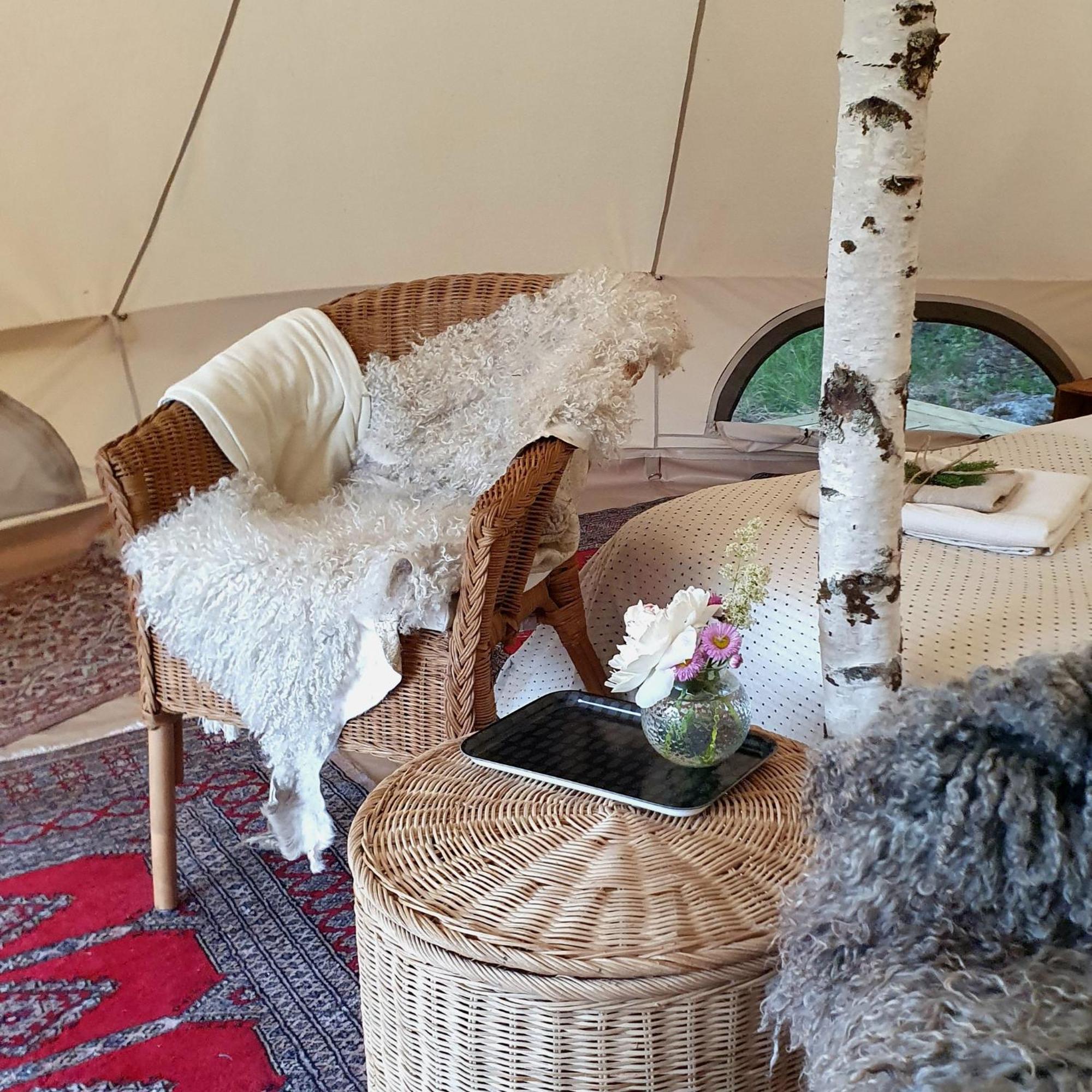 Skalbo Gardsglamping Hotel Järvsö Exterior foto